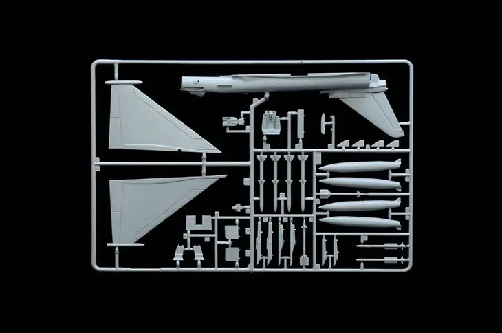 1-72-ef-2000-typhoon-single-seater-marka-italeri-stan-opakowania-oryginalne