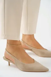 bezowe-czolenka-na-pasek-elegancja-i-komfort-na-co-dzien-37
