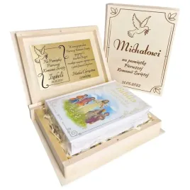 biblia-w-drewnianym-pudelku-z-grawerem-prezent-pamiatka-na-komunie