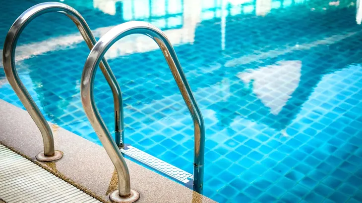 chlor-plynny-w-plynie-podchloryn-sodu-15percent-do-basenu-wody-studni-jacuzzi-5l-rodzaj-chlor