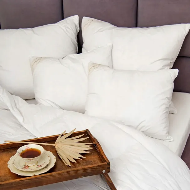poduszka-basic-amz-70x80-cm-bialy-stan-nowy-material-wypelnienia-puch