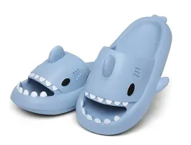 grube-klapki-na-basen-rekiny-antyposlizgowe-kapcie-shark-niebieskie