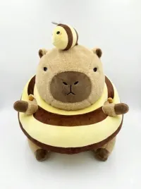 pluszowy-kapibara-pszczolka-40cm