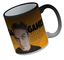 kubek-magiczny-czarny-fp-smusagames-01-prezent-smieszny