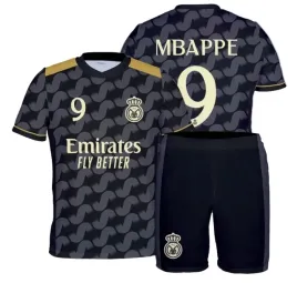 stroj-pilkarski-dla-dziecka-mbappe-madryt-komplet-koszulka-spodenki-r-128