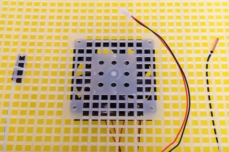 inkubator-klujnik-wylegarka-56-jaj-wylegu-drobiu-waga-z-opakowaniem-3-kg-kod-producenta-yz56