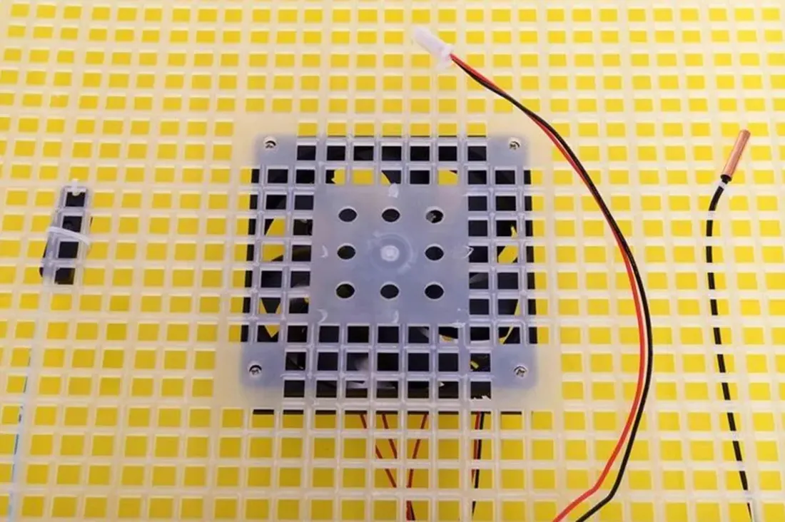 inkubator-klujnik-wylegarka-56-jaj-wylegu-drobiu