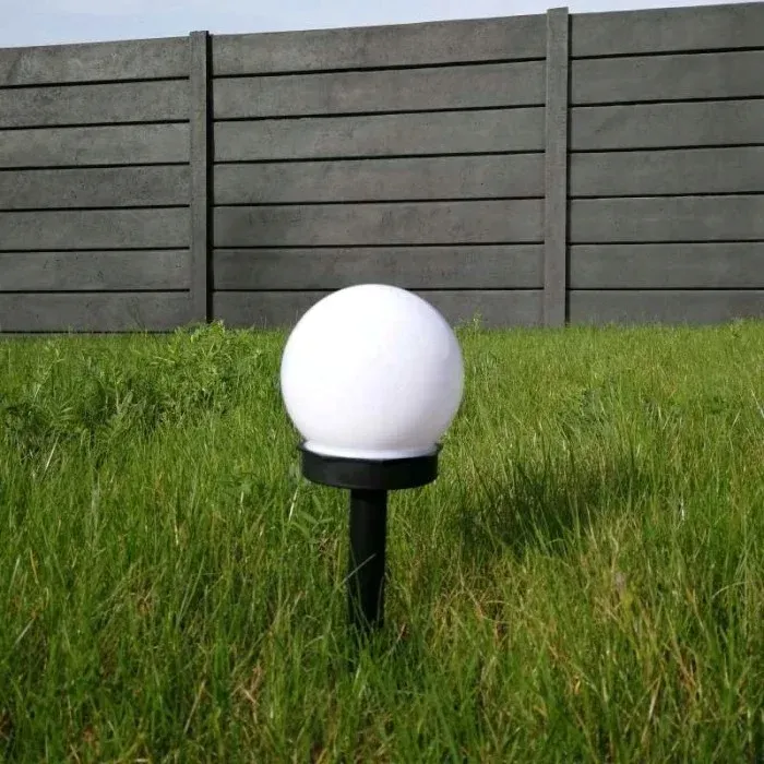 lampa-ogrodowa-wbijana-kula-10-cm-led-solarna-biala-z-czujnikiem-ecolight
