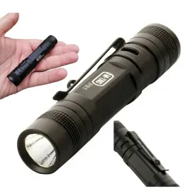 jasna-mocna-aluminiowa-latarka-m-tac-p21-130-lumenow-lekka-wodoodporna