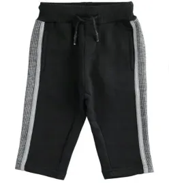 spodnie-dresowe-chlopiece-czarne-ze-wstawkami