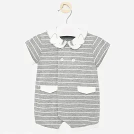 pajacyk-dzianinowy-dla-niemowlaka-szary-w-paski