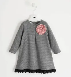 szara-sukienka-elegancka-z-aplikacja-marki-ido