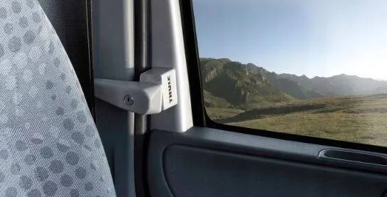zabezpieczenie-drzwi-sprinter-crafter-master-thule