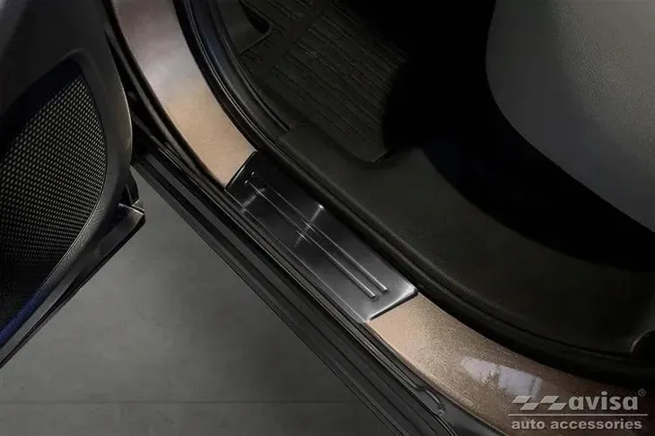 nakladki-progowe-do-mitsubishi-eclipse-cross-stal-stan-nowy-waga-z-opakowaniem-2-kg