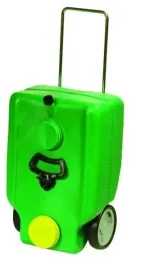 zbiornik-pojemnik-na-wode-z-kolkami-do-przyczepy