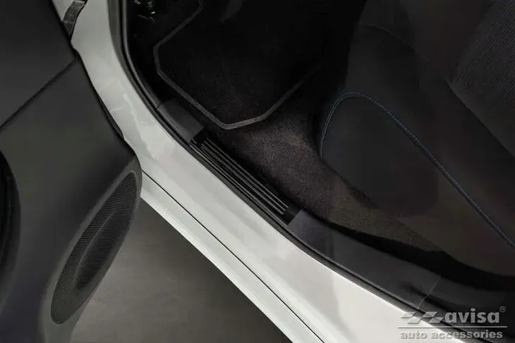 nakladki-na-progi-do-nissan-leaf-2-stan-nowy-waga-z-opakowaniem-2-kg