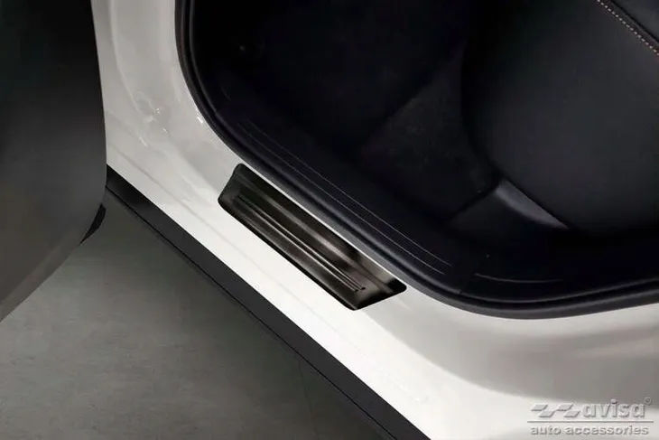 nakladki-progowe-do-mazda-cx-60-stan-nowy-producent-avisa