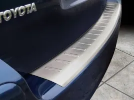 nakladka-na-zderzak-tylny-toyota-avensis-mk-2-komb