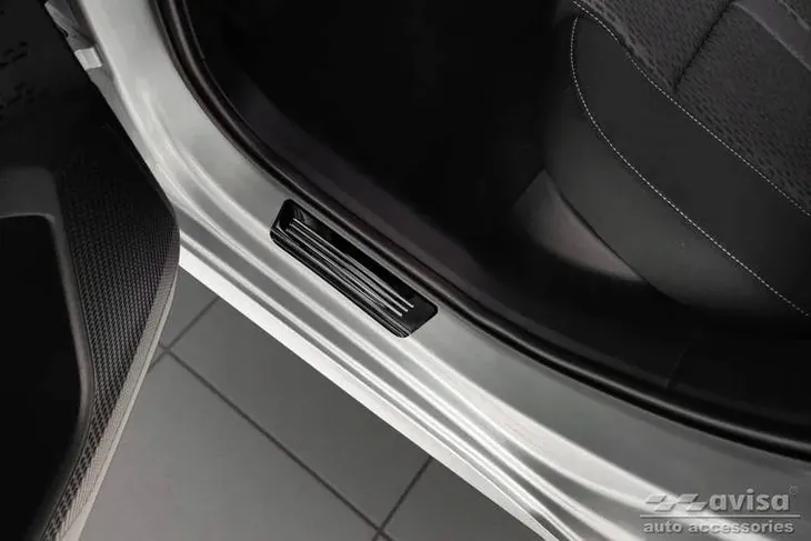 nakladki-progowe-do-ford-mustang-mach-e-stan-nowy-waga-z-opakowaniem-2-kg