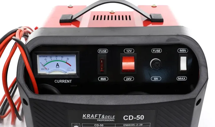 prostownik-samochodowy-12-24v-30a-kd1908-natezenie-maksymalne-30-a-stan-nowy