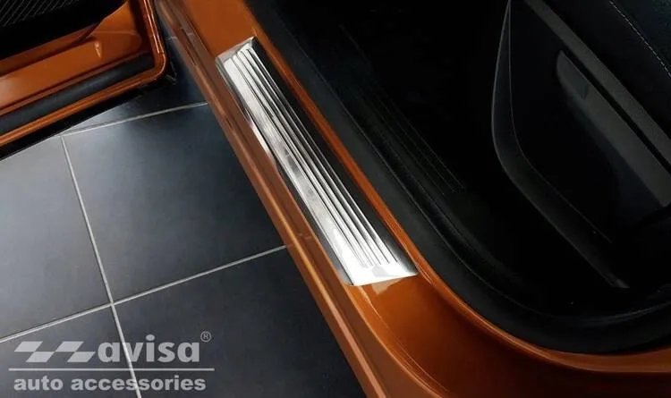 nakladki-progowe-do-renault-captur-2