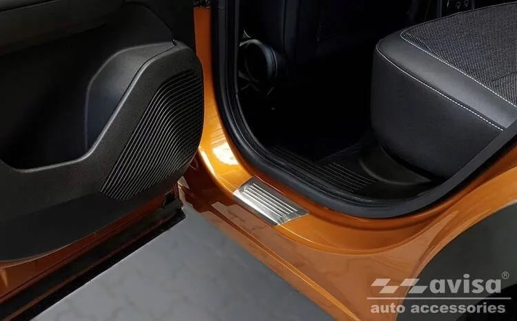 nakladki-progowe-do-renault-captur-2