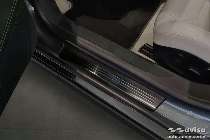 nakladki-na-progi-do-tesla-model-s-producent-avisa