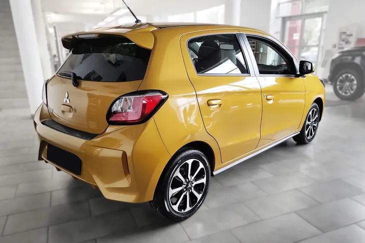 nakladki-progowe-do-mitsubishi-space-star-producent-avisa-stan-nowy