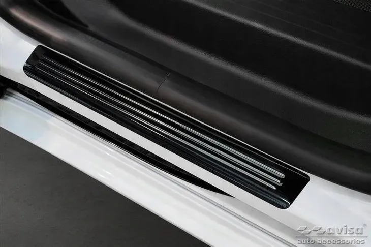 nakladki-progowe-do-renault-kangoo-3-stan-nowy-waga-z-opakowaniem-2-kg