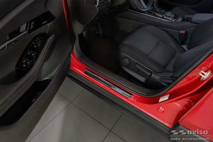 nakladki-progowe-do-mazda-cx-30-stalowe-waga-z-opakowaniem-2-kg-stan-nowy
