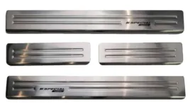 volkswagen-golf-sportsvan-nakladki-ochronne-progowe-special-edition