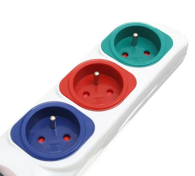 przedluzacz-5m-3gniazda-kd4007-material-izolacji-polietylen