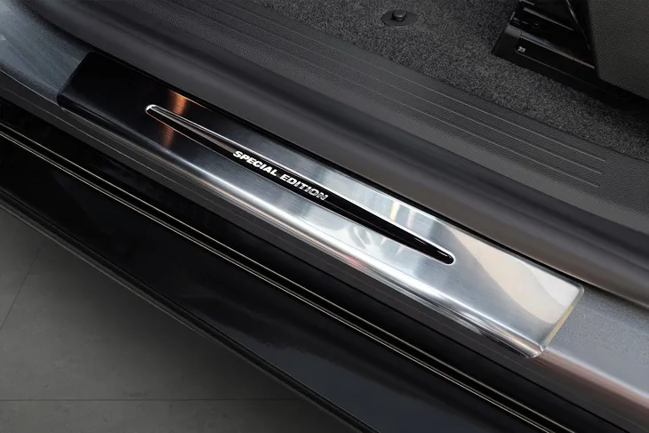 nakladki-progowe-do-renault-megane-e-tech-stan-nowy-numer-katalogowy-producenta-2-18039-producent-avisa