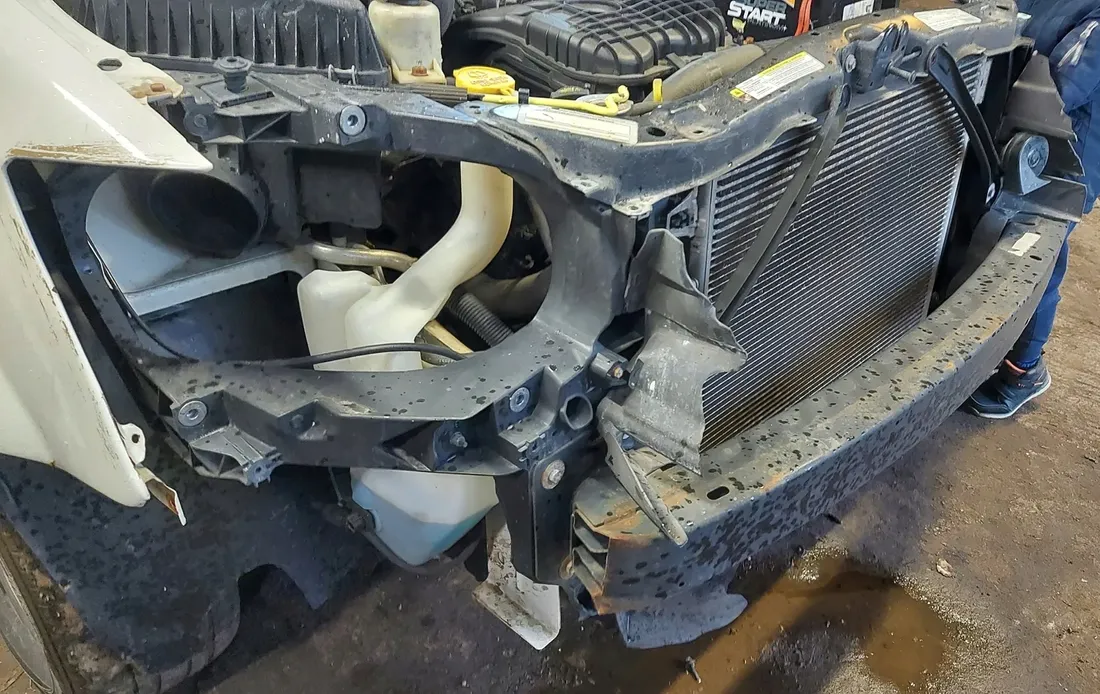 pas-przod-chrysler-voyager-01-08-