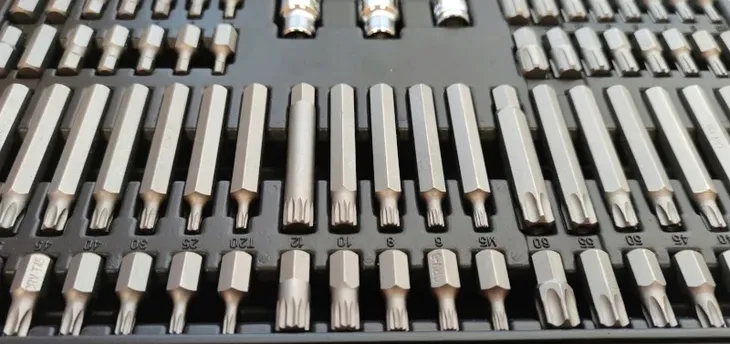 komplet-bitow-torx-75el-kd10954-dlugosc-bitu-30mm-75mm