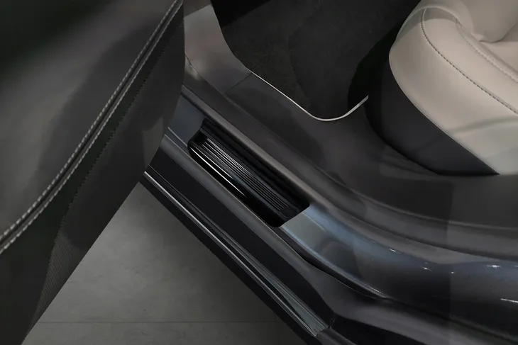 nakladki-progowe-do-tesla-model-s-numer-katalogowy-producenta-2-11300-stan-nowy-producent-avisa