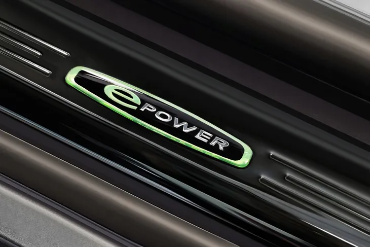 nakladki-progowe-do-tesla-model-s-numer-katalogowy-producenta-2-11300-producent-avisa-stan-nowy