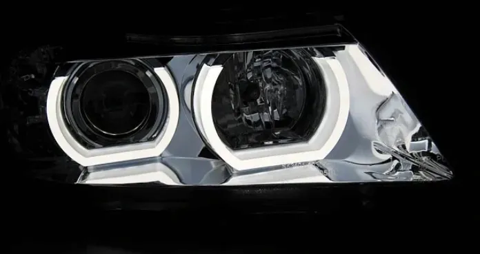 lampy-bmw-e90-e91-05-08-chrome-ringi-led-3d-xenon