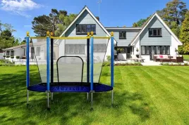 trampolina-ogrodowa-dla-dzieci-do-domu-z-siatka-140-x-122-cm