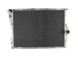 sportowa-chlodnica-wody-bmw-e92-m3-v8-turboworks