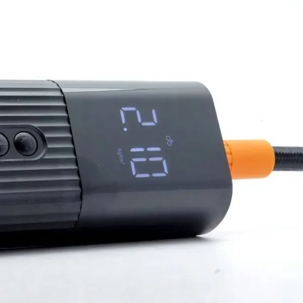 mocny-przenosny-kompresor-samochodowy-cyfrowy-12v-marka-einparts-automotive-kod-producenta-epap01