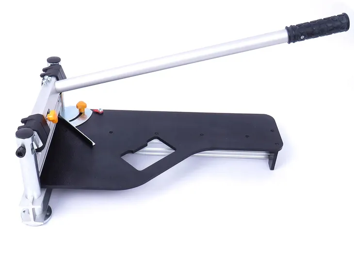 przecinarka-do-paneli-laminowanych-9-kd635-maksymalna-szerokosc-paneli-230-mm