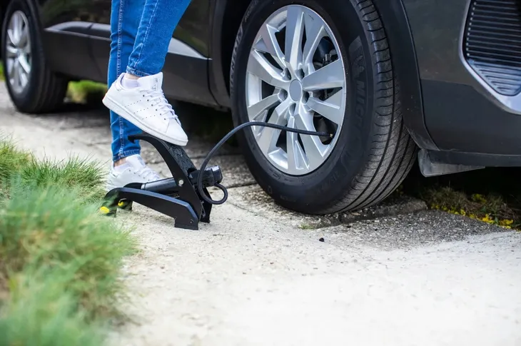 michelin-pompka-nozna-do-opon-z-manometrem-jednotlokowa-kod-producenta-plw12204