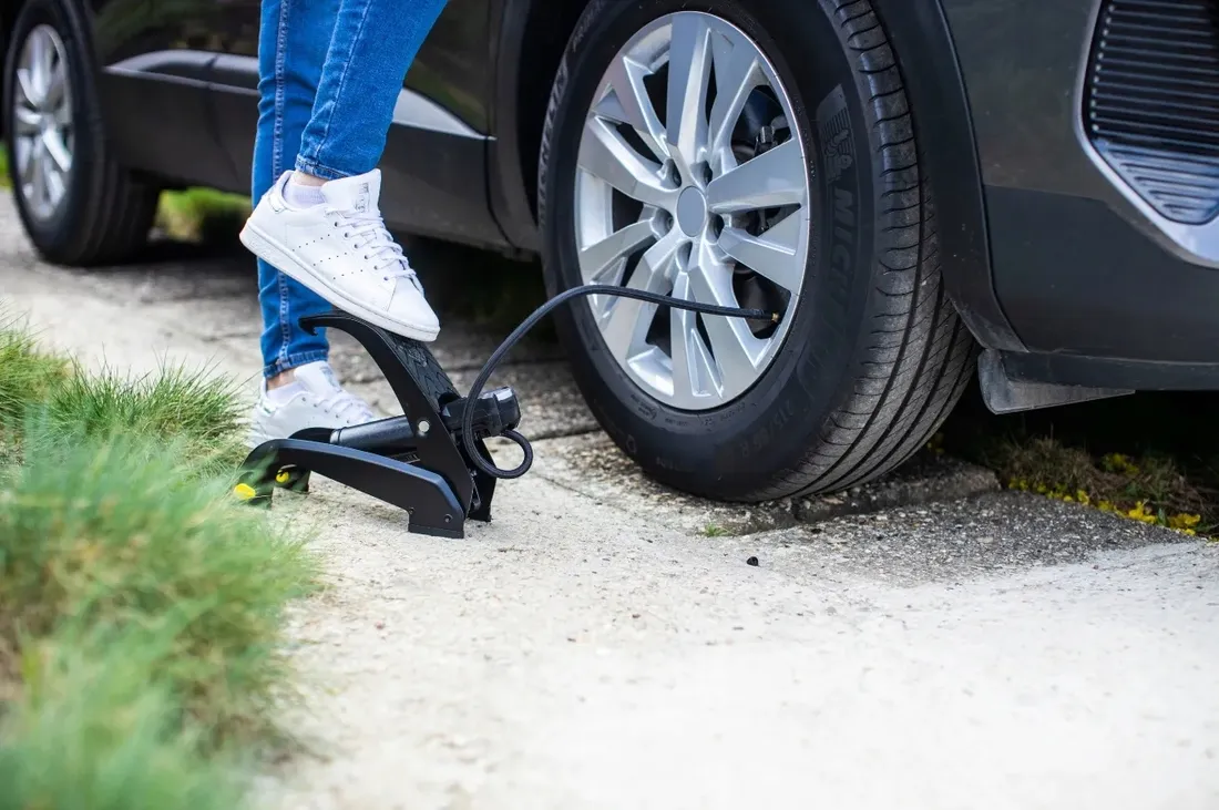 michelin-pompka-nozna-do-opon-z-manometrem-jednotlokowa