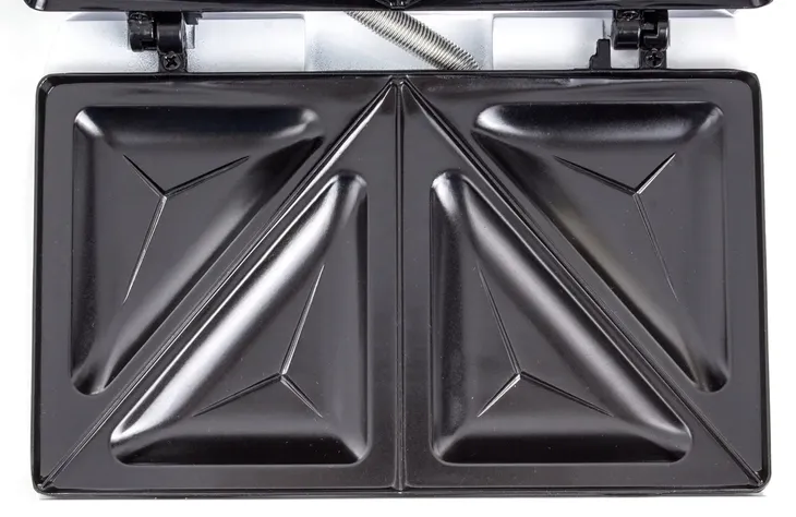 opiekacz-op-1050b-ravanson-material-obudowy-tworzywo-sztuczne