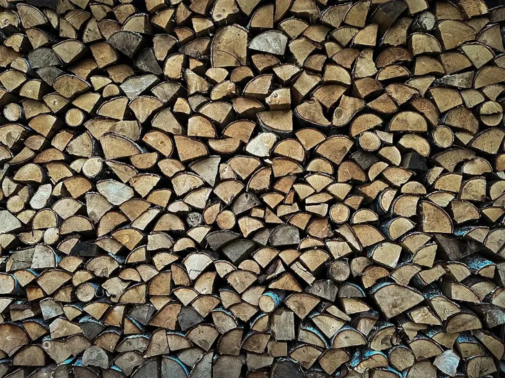 drewno-opalowe-do-kominka-pieca-drewno-kominkowe-33cm-dab-paleta-1mp-800-kg-waga-750-kg