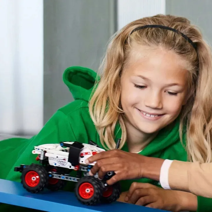lego-technic-monster-jam-mutt-dalmatian-42150