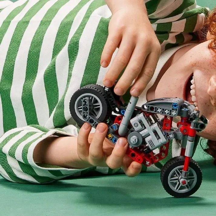 lego-technic-motocykl-42132