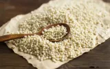 sorgo-biale-1kg-ziarno-produkt-nie-zawiera-antyzbrylaczy-barwnikow-cholesterolu-cukru-drozdzy-gmo-jajek-konserwantow-laktozy-nabialu-oleju-palmowego-tluszczy-trans-utwardzanych