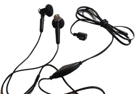 sluchawki-przewodowe-douszne-czarne-z-regukcaja-gl